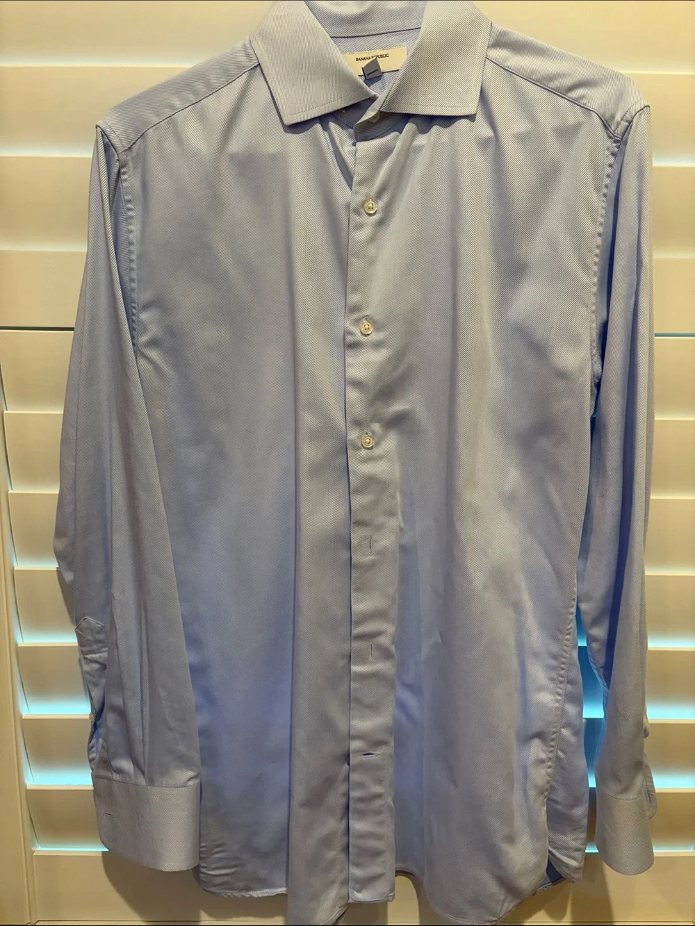 Banana Republic Slim fit Men's Light Blue Dress Shirt - Classic Long Sleeve
